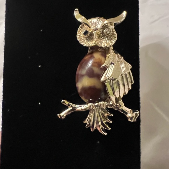 Vintage 1960’s GERRY'S Gold Tone Jelly Belly Brown Marbled Cabochon Owl Pin - Picture 3 of 8
